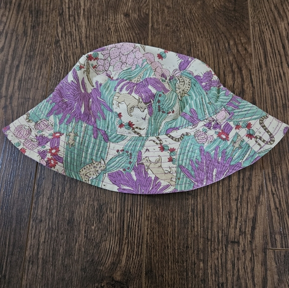 Patagonia Kids Hat in Pink and White - Picture 1 of 4